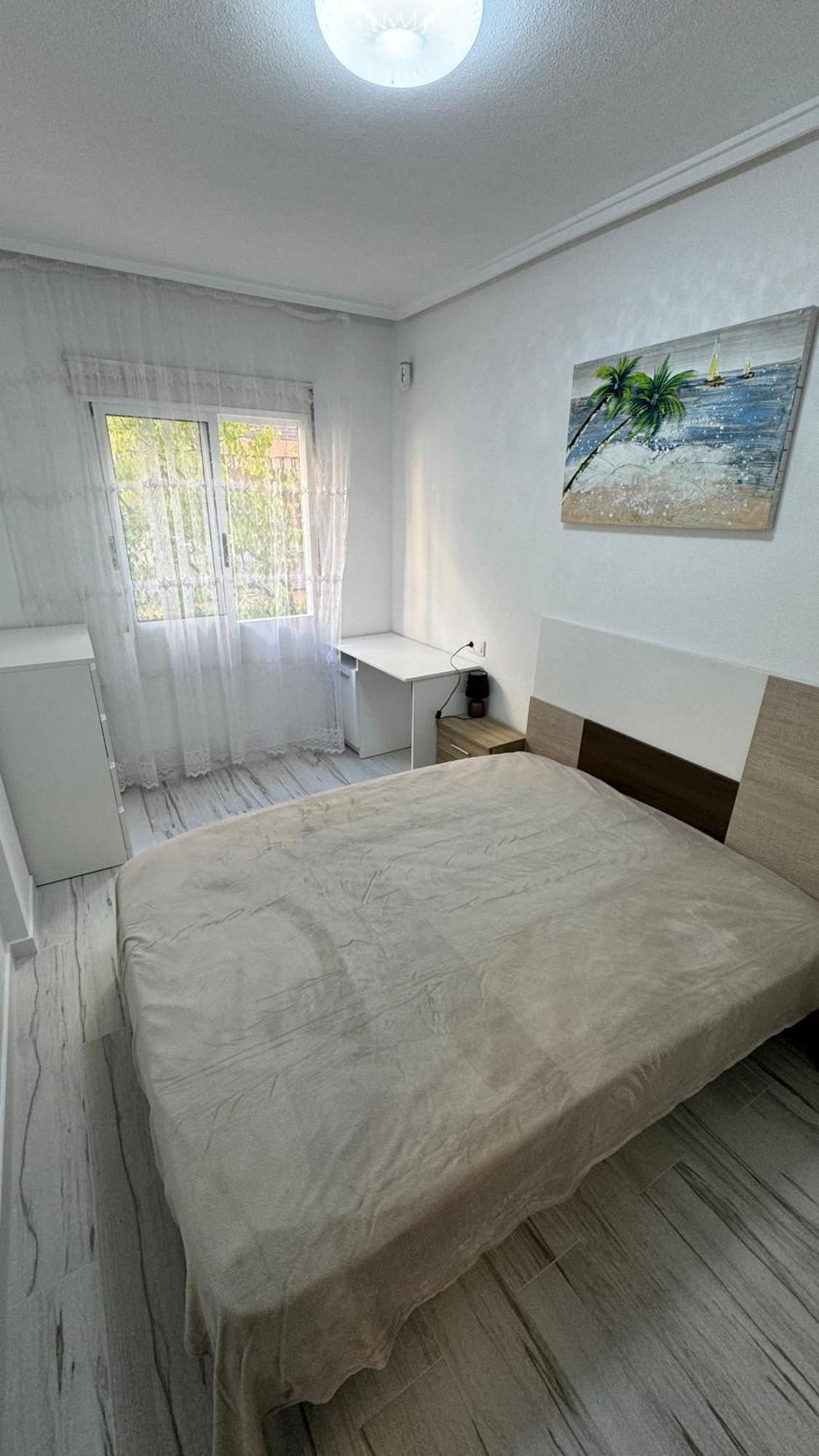 Playa Del Cura With 2 Bedrooms Torrevieja